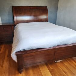 5 Piece Queen Bedroom Set With Mirror