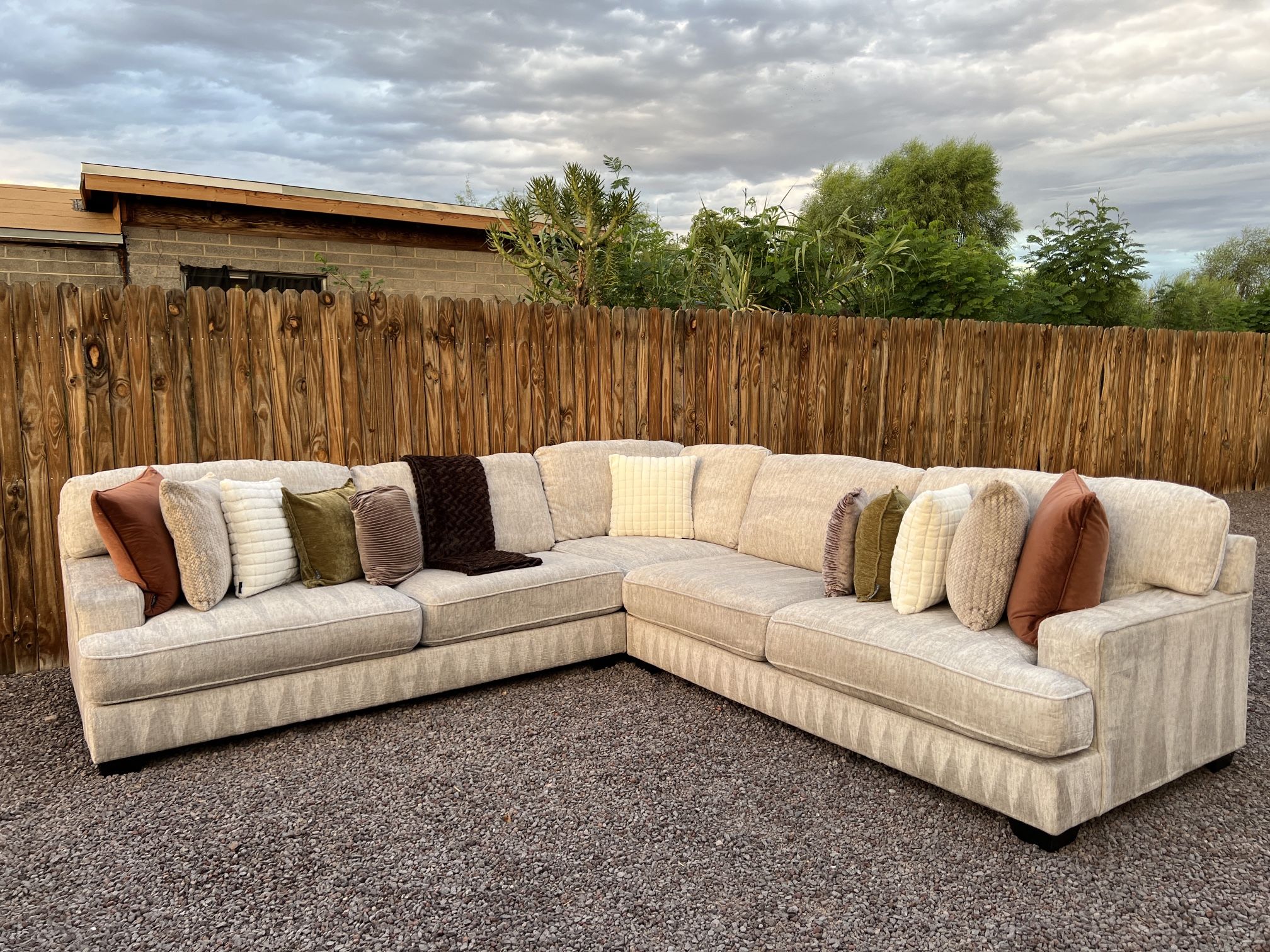 Beautiful Sectional Couch 🛋️