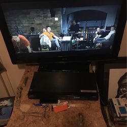 32” LG Tv And Or Blue Ray
