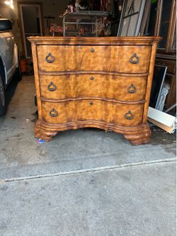 Vintage Style Wooden Bombe Chest / 3-Drawer Accent Dresser