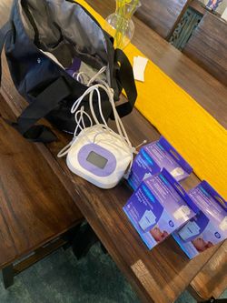 Electric breast pump with 3 new bx storage bags