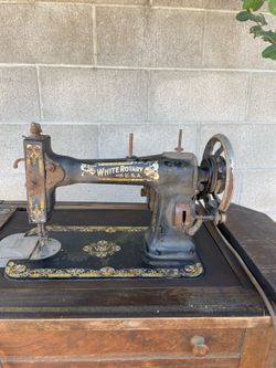 💥40% OFF 💥 Vintage "White" brand sewing machine motor.The plate specifies the motor number as 99223 110 https://offerup.co/faYXKzQFnY?$deeplink_path