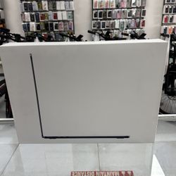 Macbook Air 15” M3 Chip 8GB/256GB! Finance For $50 Down Payment!!