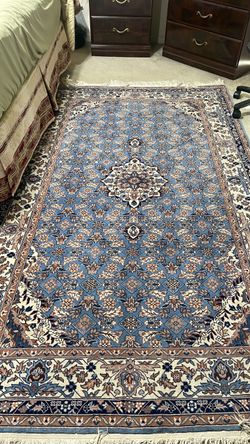 Blue Persian-Style Area Rug with Floral Medallion