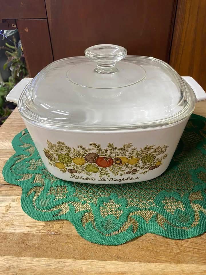 Corning Ware L'Echalote La Marjolaine Casserole dish with Lid