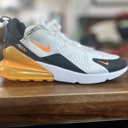 Nike Air max 270.  Sneakers, Tennis Shoes, Trainers. 