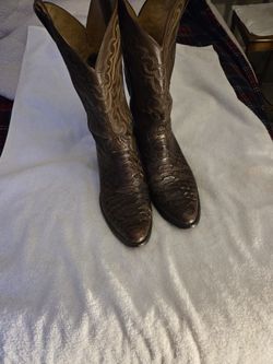 JUSTIN SNAKE SKIN COWBOY BOOTS IN NEW CONDITION