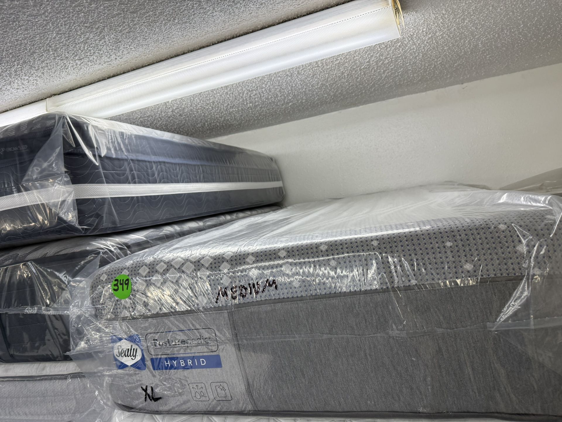 TWIN XL SEALY HYBRID MEDIUM MATTRESS & BOX SPRING BED SET