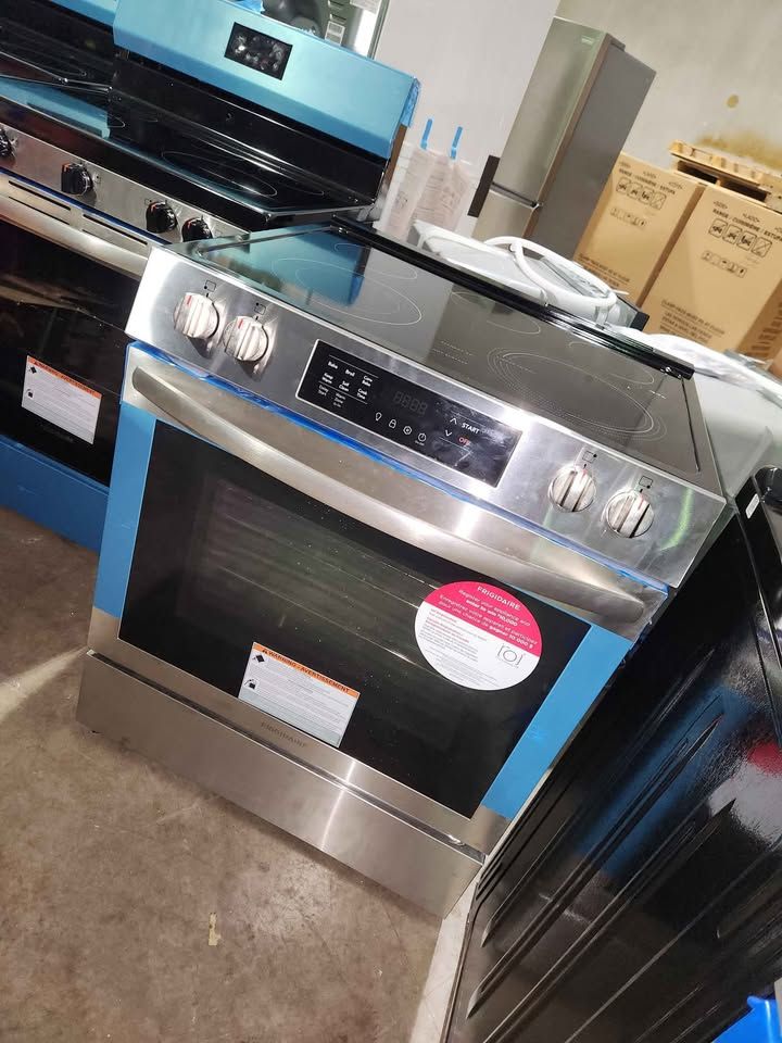 FRIGIDAIRE 30-Inch Freestanding Electric Range – Stainless Steel Finish