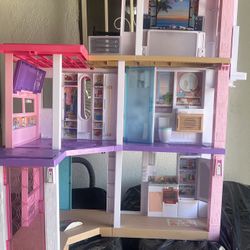 Barbie Dream House 