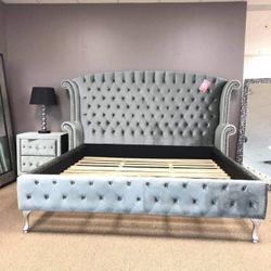 Alzire King/ Queen Gray Tufted Velvet So Chic Bed Frame 🤩 On Display ✅ Brand New💯