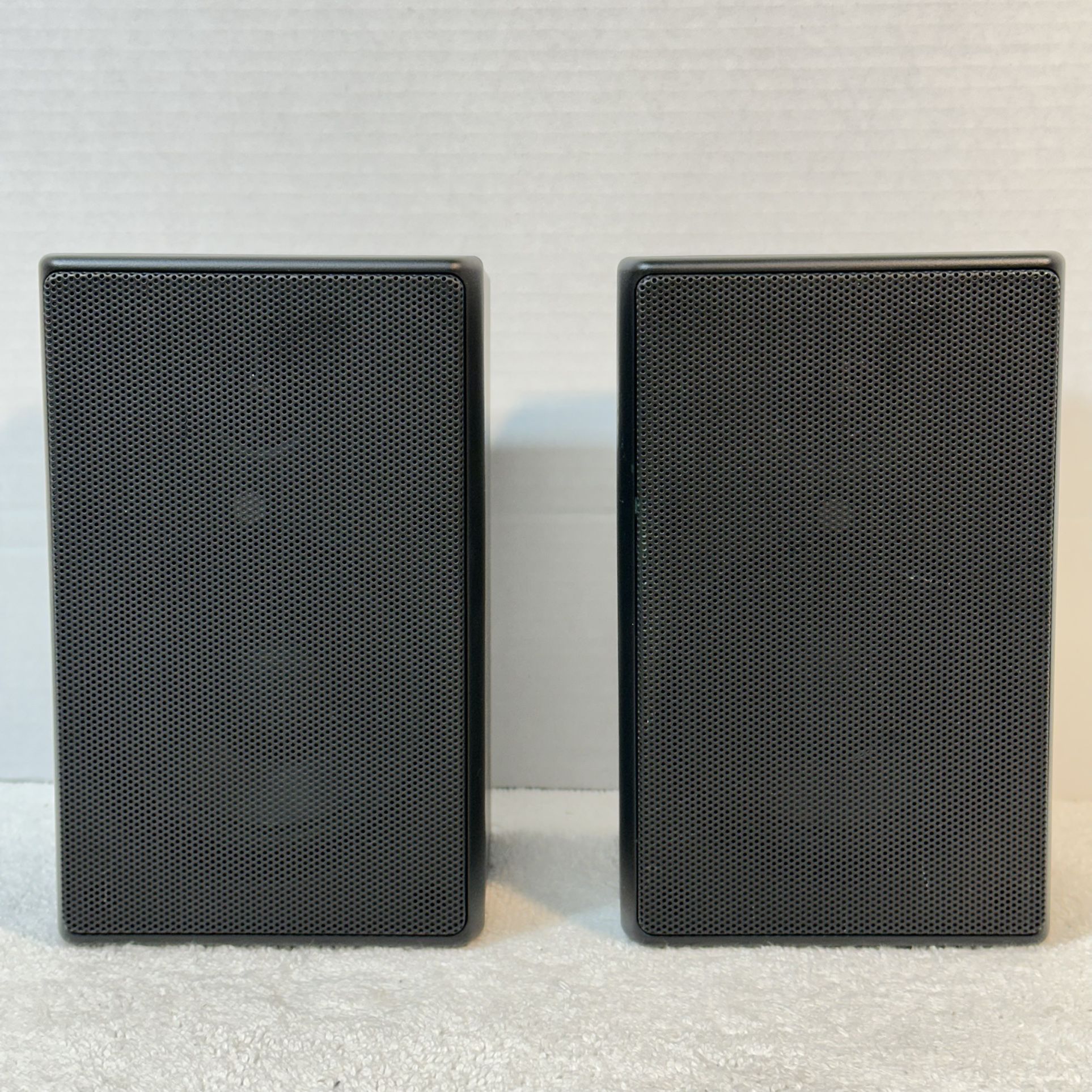 Insignia (Best Buy’s Private Label Brand) with Basic mounting hardware (including brackets) Very Good Condition