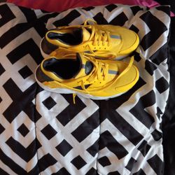 Kids 5.5 Yellow Nike Hirachi  30.00 Or Best Offer