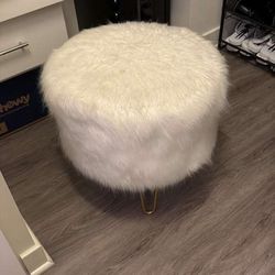 Fluffy chair brown and fluffy sit white