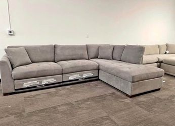 Thomasville Miles 2-Pc Fabric Sectional with 2 Power Footrests (Gray) *š Delivery available*