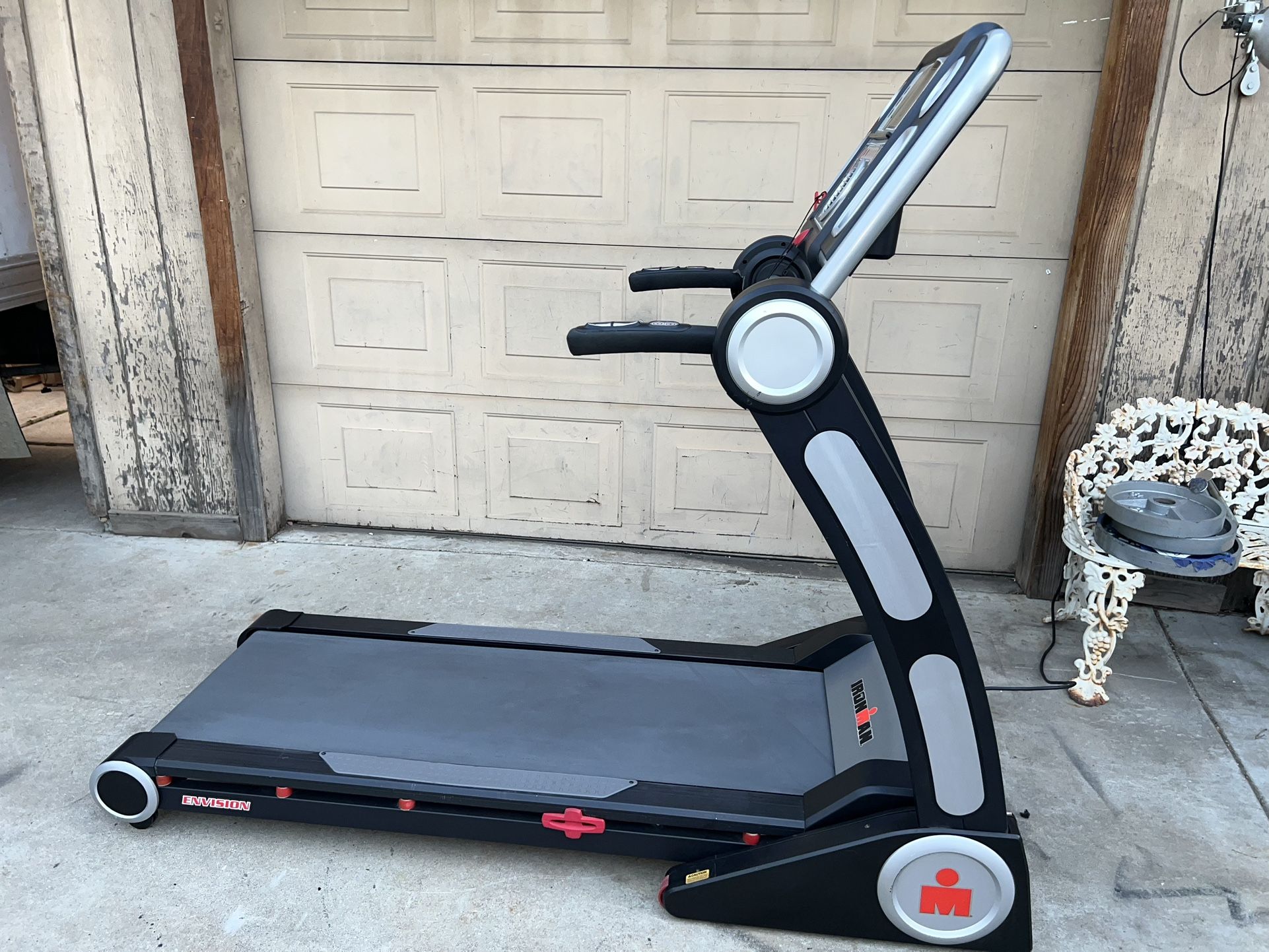IRONMAN FITNESS ENVISION TREADMILL