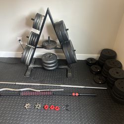Weight Bench With 473lbs Of Weights