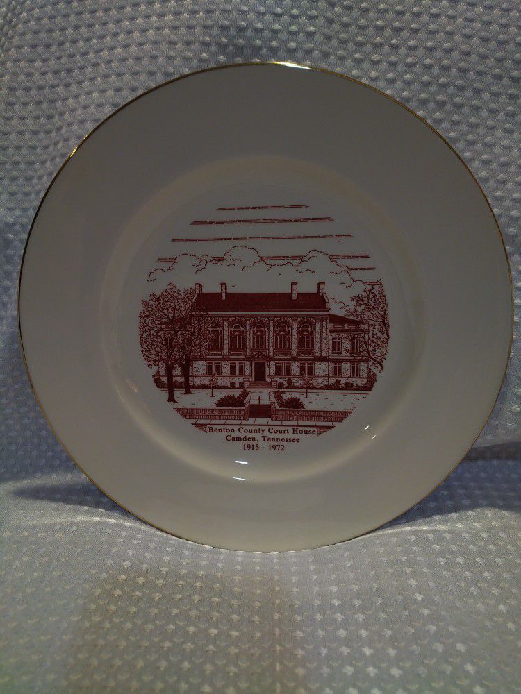 Vintage 1972 Collectors Plate Depicting Famous Courthouse.