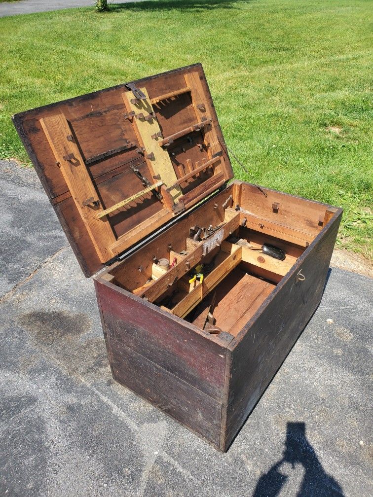 Tool Chest. Amish Owned. Contents included.