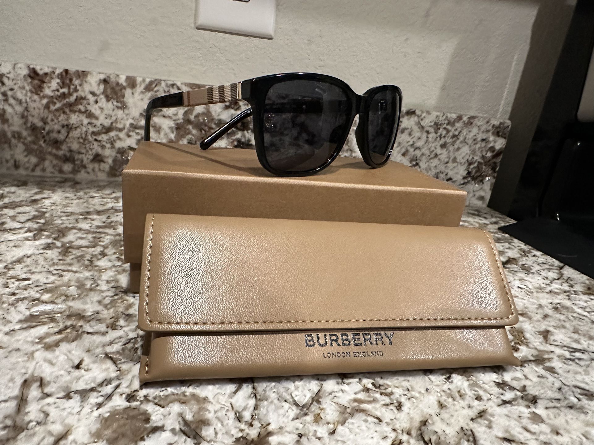 Unisex Burberry Glasses