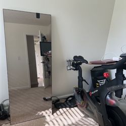 Lululemon / Peloton Mirror