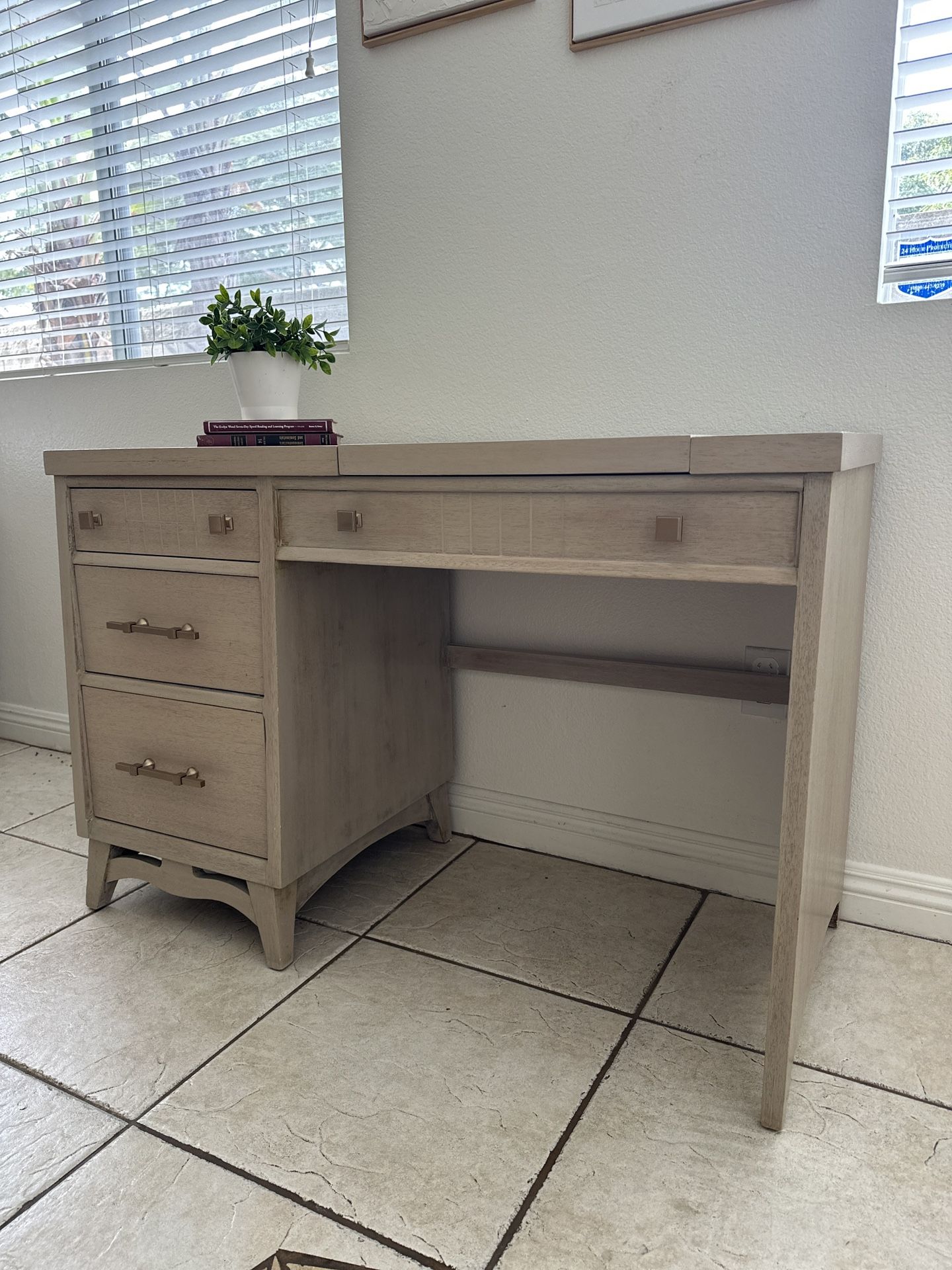 Refurbished make up vanity