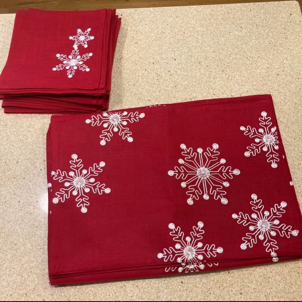 Holiday Christmas Red Snowflake Embroidered Cloth Placemats & Napkins - Set of 8. Brand new