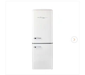 Classic Retro 22 in. 7 cu. ft. Retro Bottom Freezer Refrigerator in Marshmallow White, Energy Star