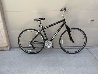 Bicycle Giant Cypress hybrid road or trail bike 21 Speed