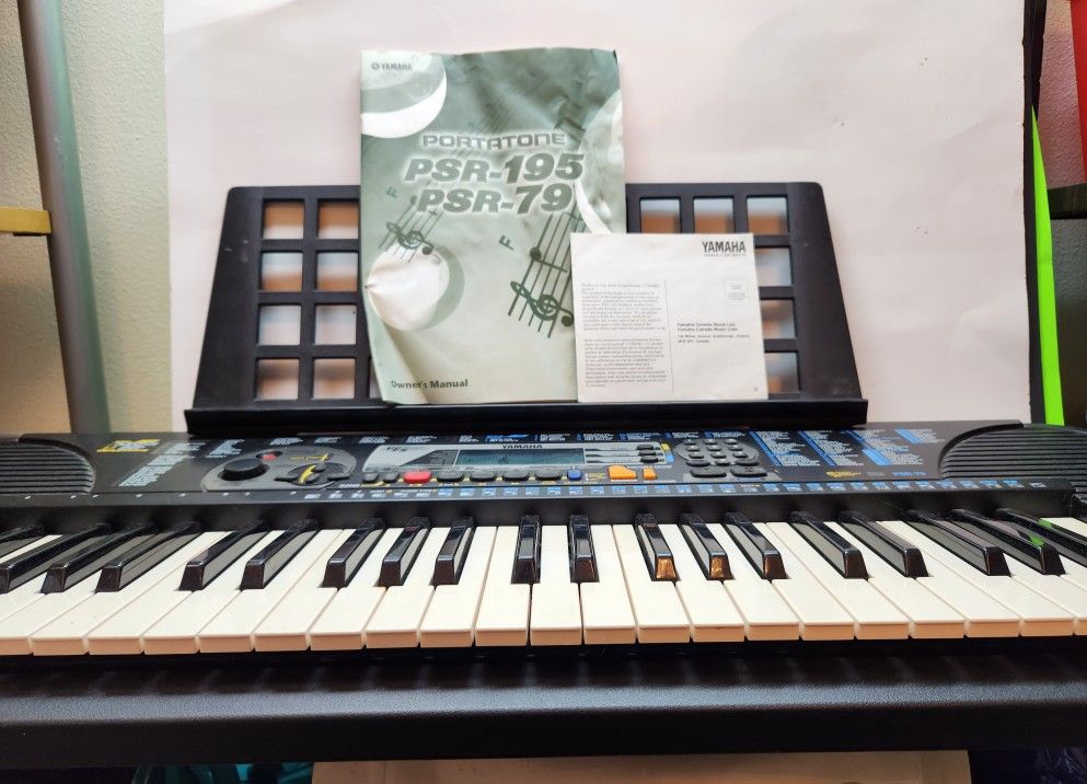 Yamaha PortaTone PSR-79 Electric Keyboard Piano synthesizer with original box