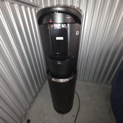 Crystal Mountain STF-M2KHK1C Storm Bottom Load Cooler H/C