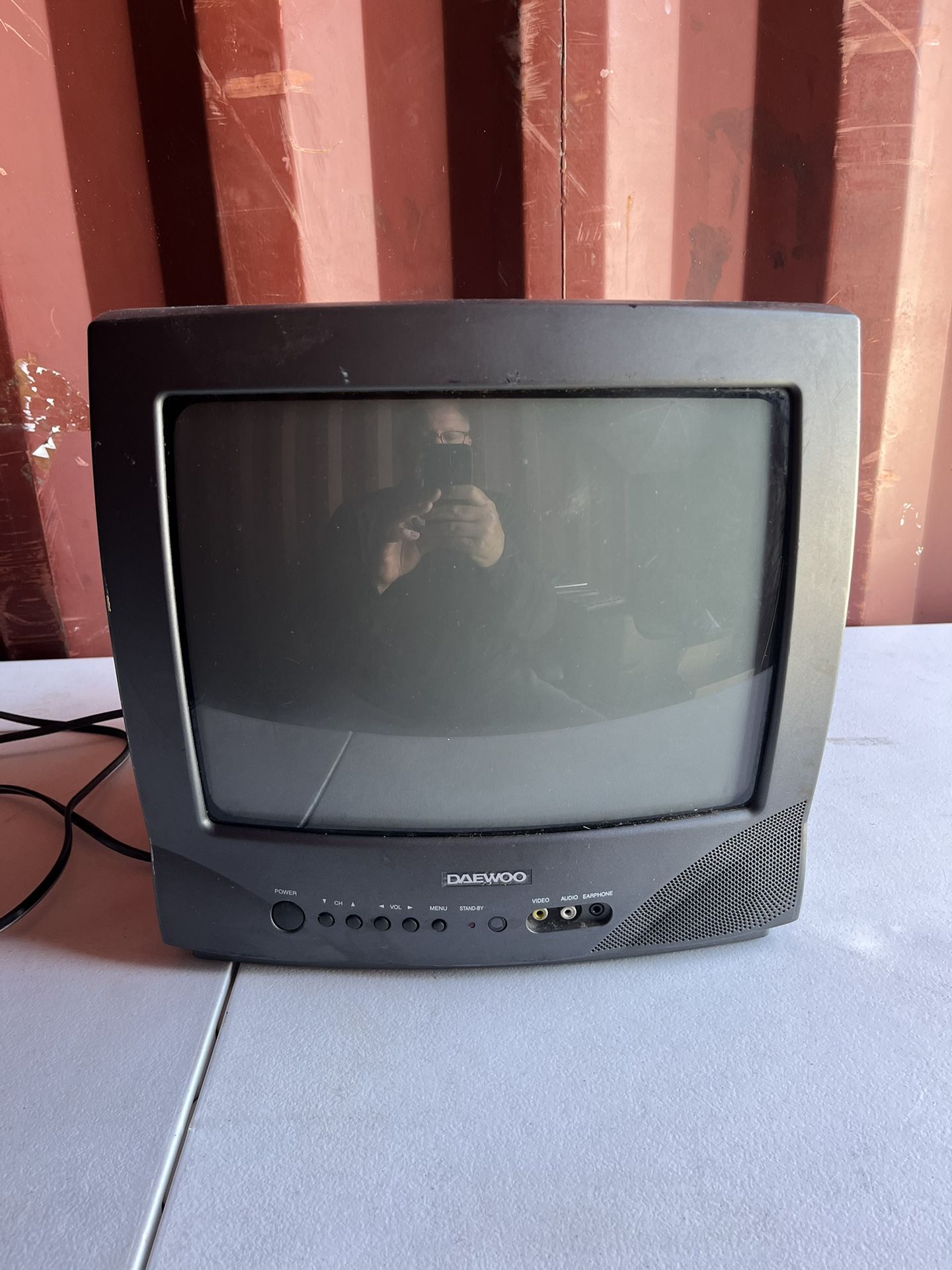Daewoo DTQ-13V1FC CRT Color TV Retro Gaming Television 13" Display 55-Watt