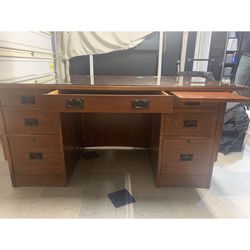 Top Shape Classical Desk