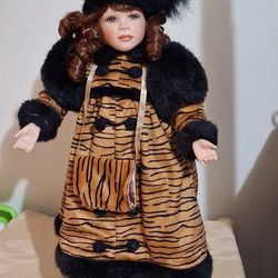 Seymour Mann Porcelain Dall Collection With Stend