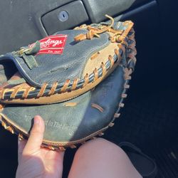 Catcher glove