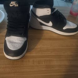 Air Jordan 1 Retro High Tops Size 5.5 