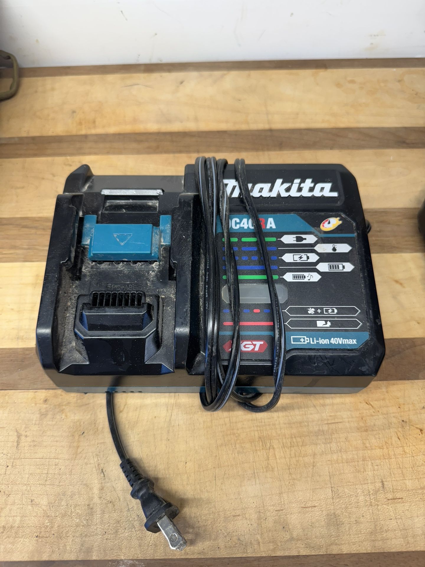 Makita 40v Charger