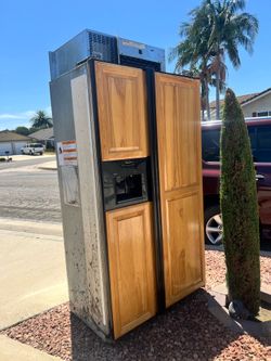 Free fridge, it randomly leaks water