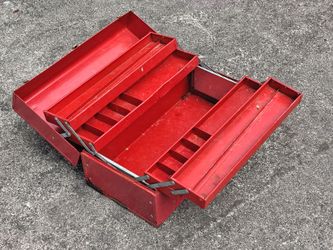 Metal tool box