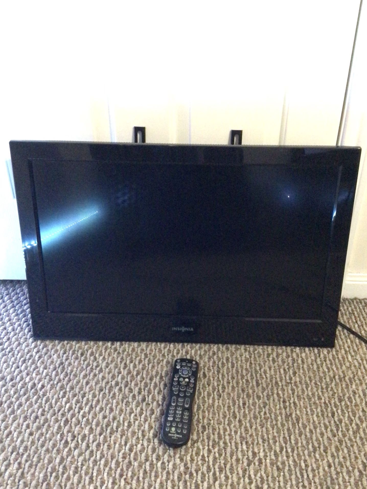 26 Inch insignia tv Not Smart