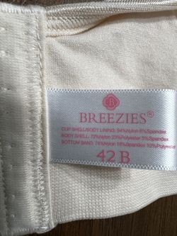 QVC Breezies Bras 42B FLORAL JACQUARD Seamless UW T-Shirt Bra for Sale in  Vlg Wellingtn, FL - OfferUp