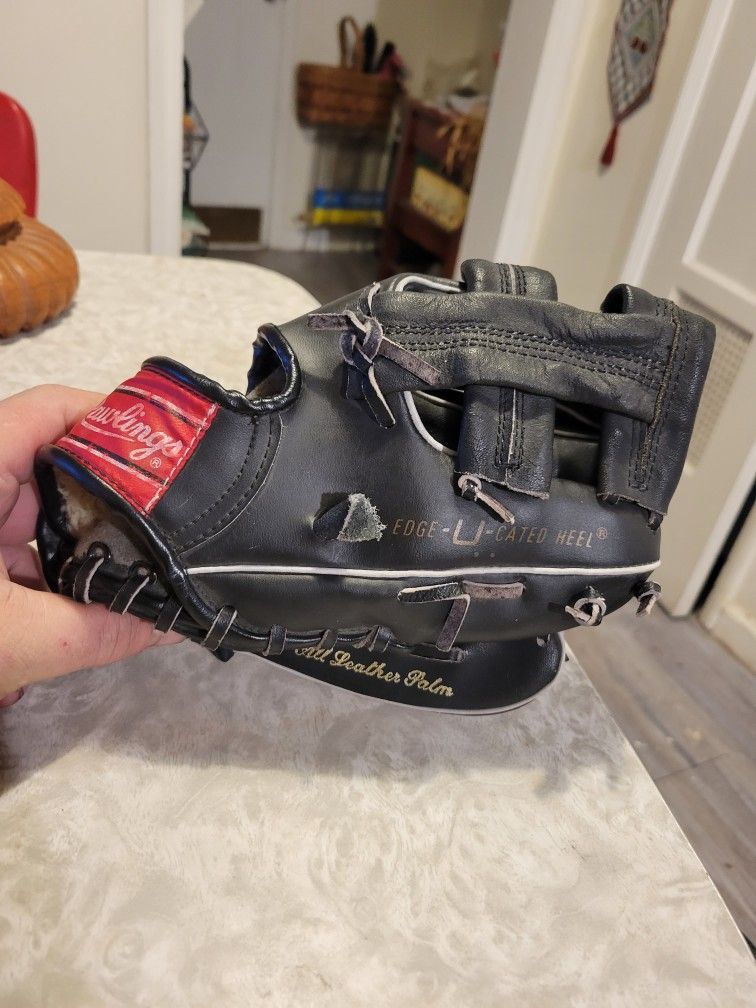 Vintage 1980s
Rawlings RBG105B
Ozzie Smith
Little League Baseball glove