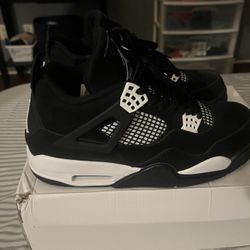 Black and white Oreo Jordan 4s, Size 9.5 In Men, Brand New (box Is just broke)