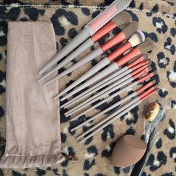 NEW Makeup Brushes with Velvet Bag
