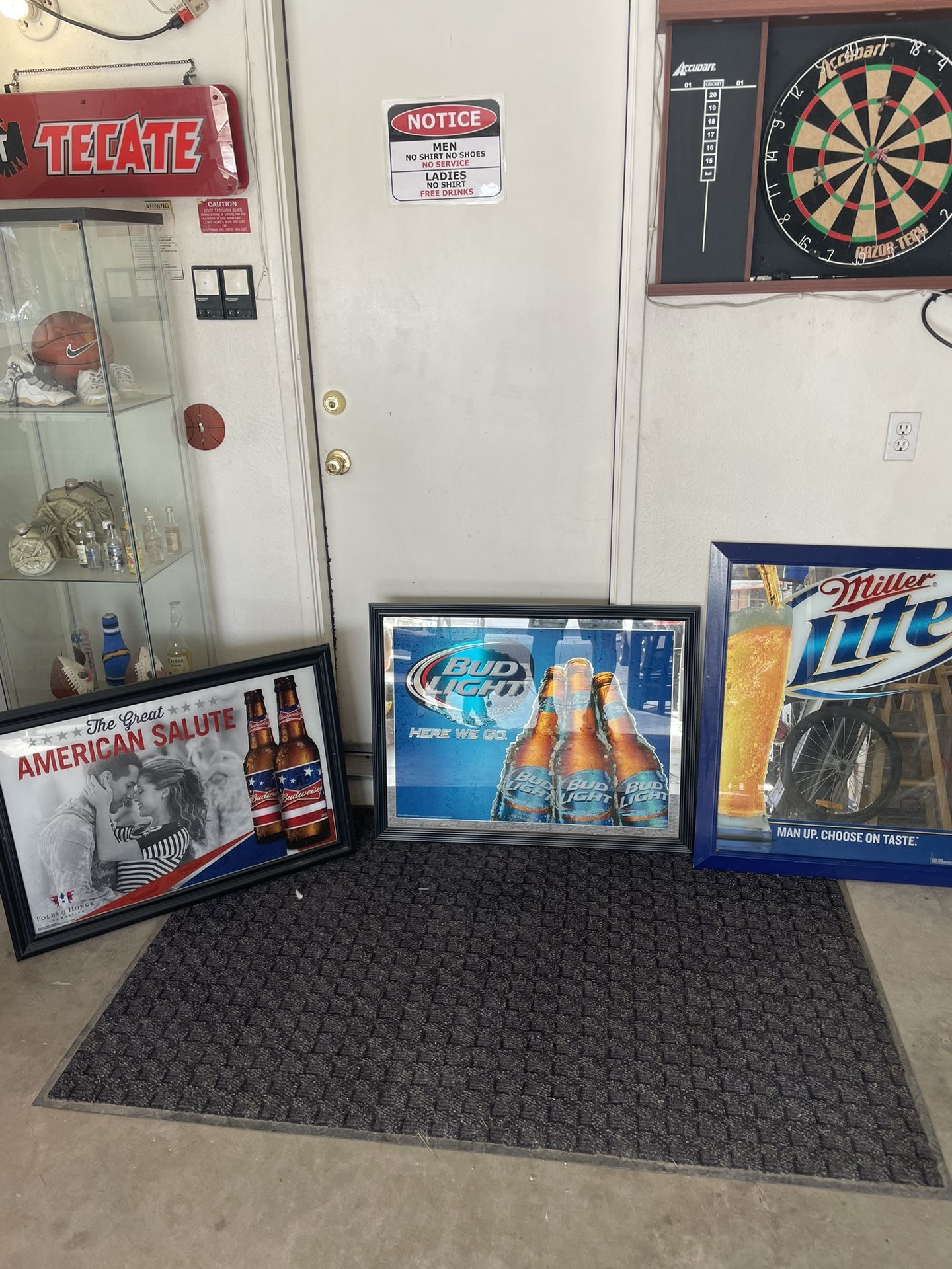 3 Beer Signs and 2 Homemade Beer Lamps