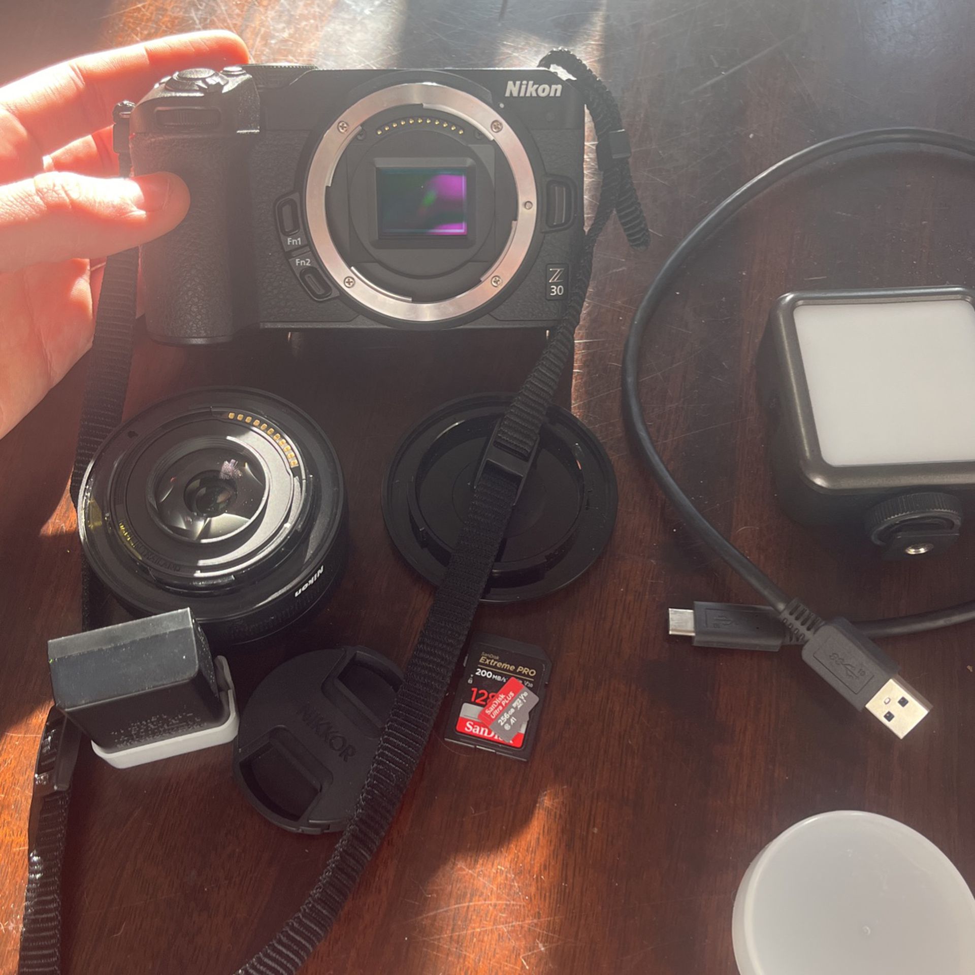 Send Offer (OBO) Nikon Z30 Mirrorless Camera Lens w/16-50mm Lens Bundle 