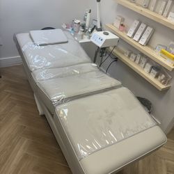 Electric Massage Bed For Sale In Perfect Condition 