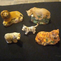 Vintage A Set Of Five Porcelain Figurine Animals Lying Target Etc All Are In Excellent Condition 19 60s Collectible
