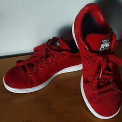 Women's  Shoes ADIDAS  .pickup Only.  Size 7.5