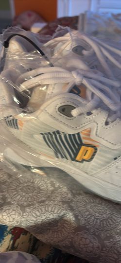 Ladies 8.5 Prince tennis sneakers